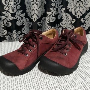 Women's Keen Burgundy Hiking Shoes EUC